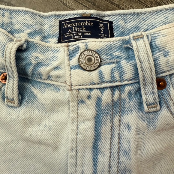 Abercrombie & Fitch Denim Shorts Annie High Rise Distressed Light Wash Size 26 - Picture 5 of 8